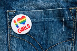 Come scegliere il design perfetto per le spille personalizzate